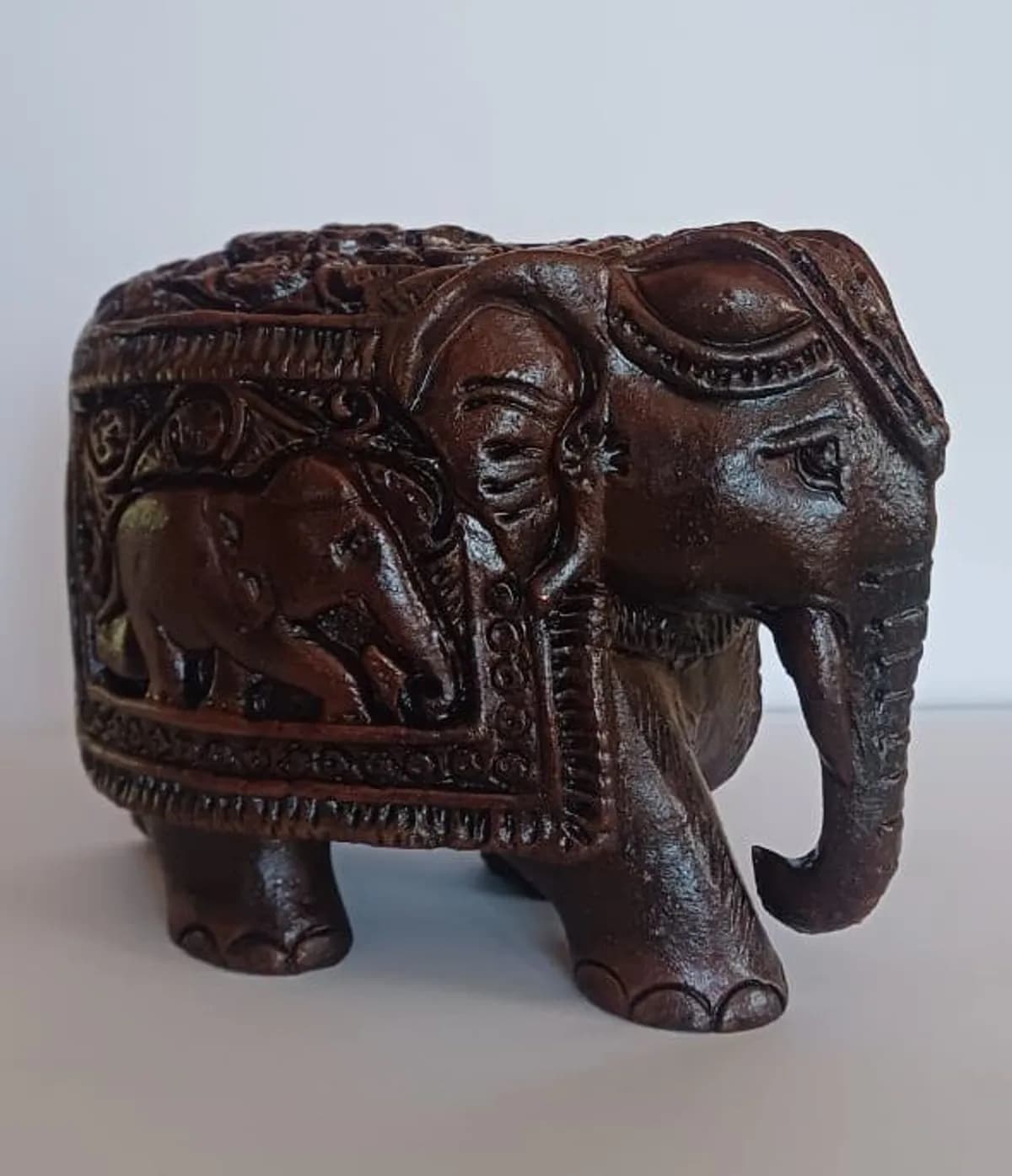 Elephant Design Ceramic Decor (8 Inch By 4 Inch)